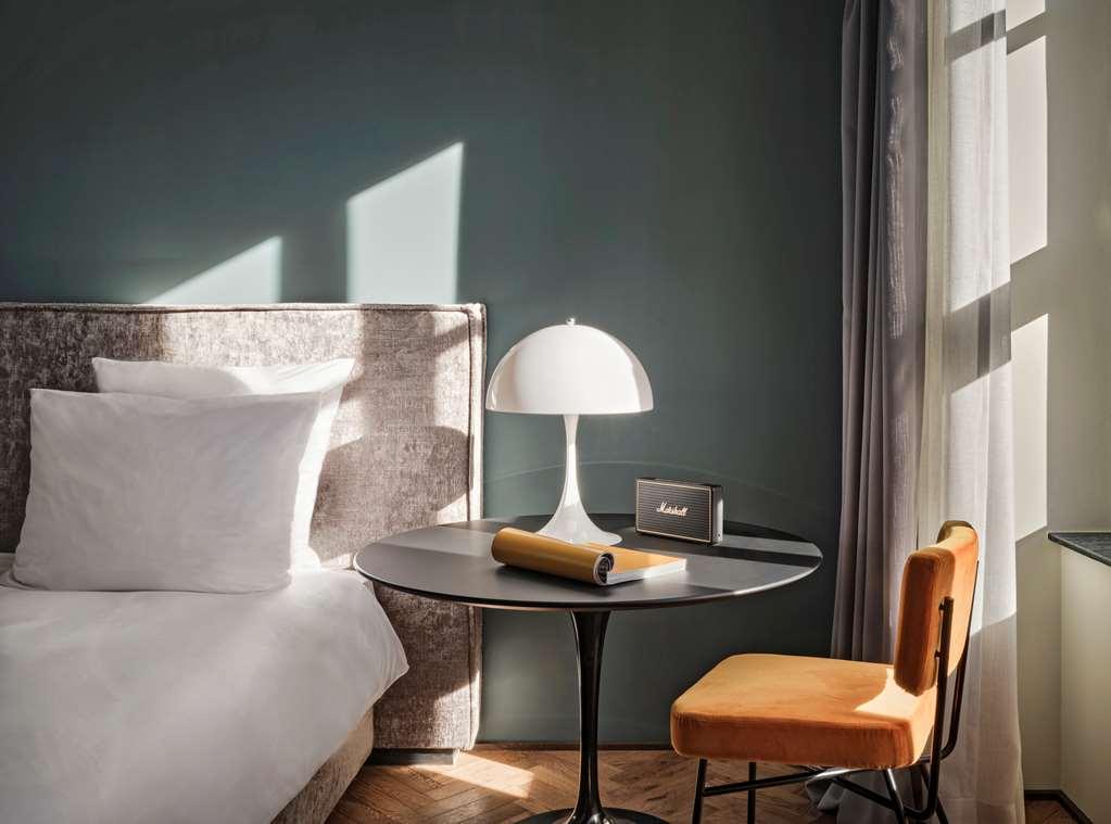 Sly Hotel