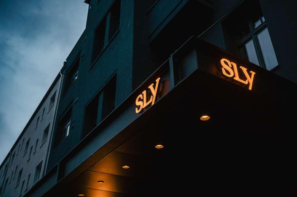 Sly Hotel *